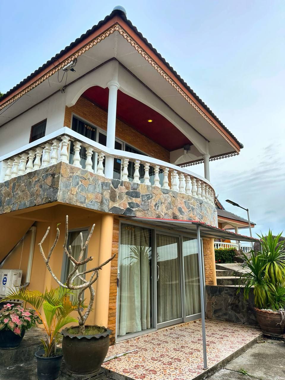 🏡 Beachfront apartment with direct access to the sea