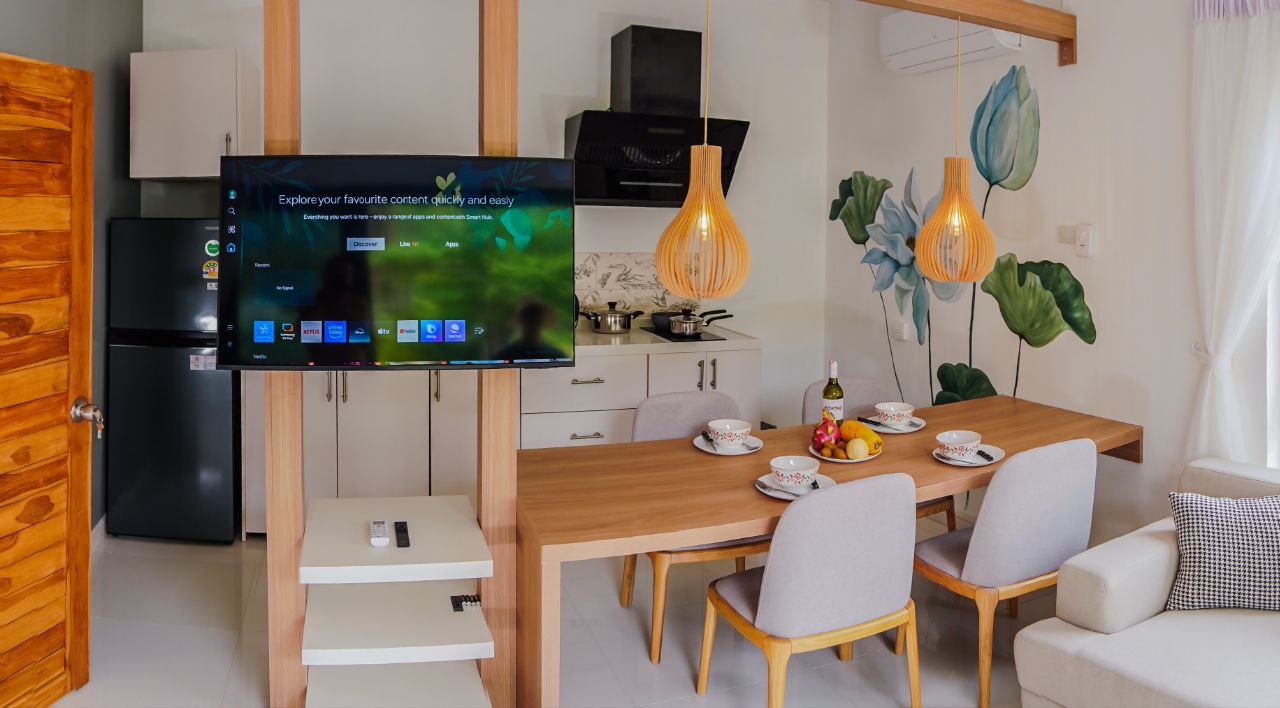 🏡 Bright 2BR Villa with Shared Pool