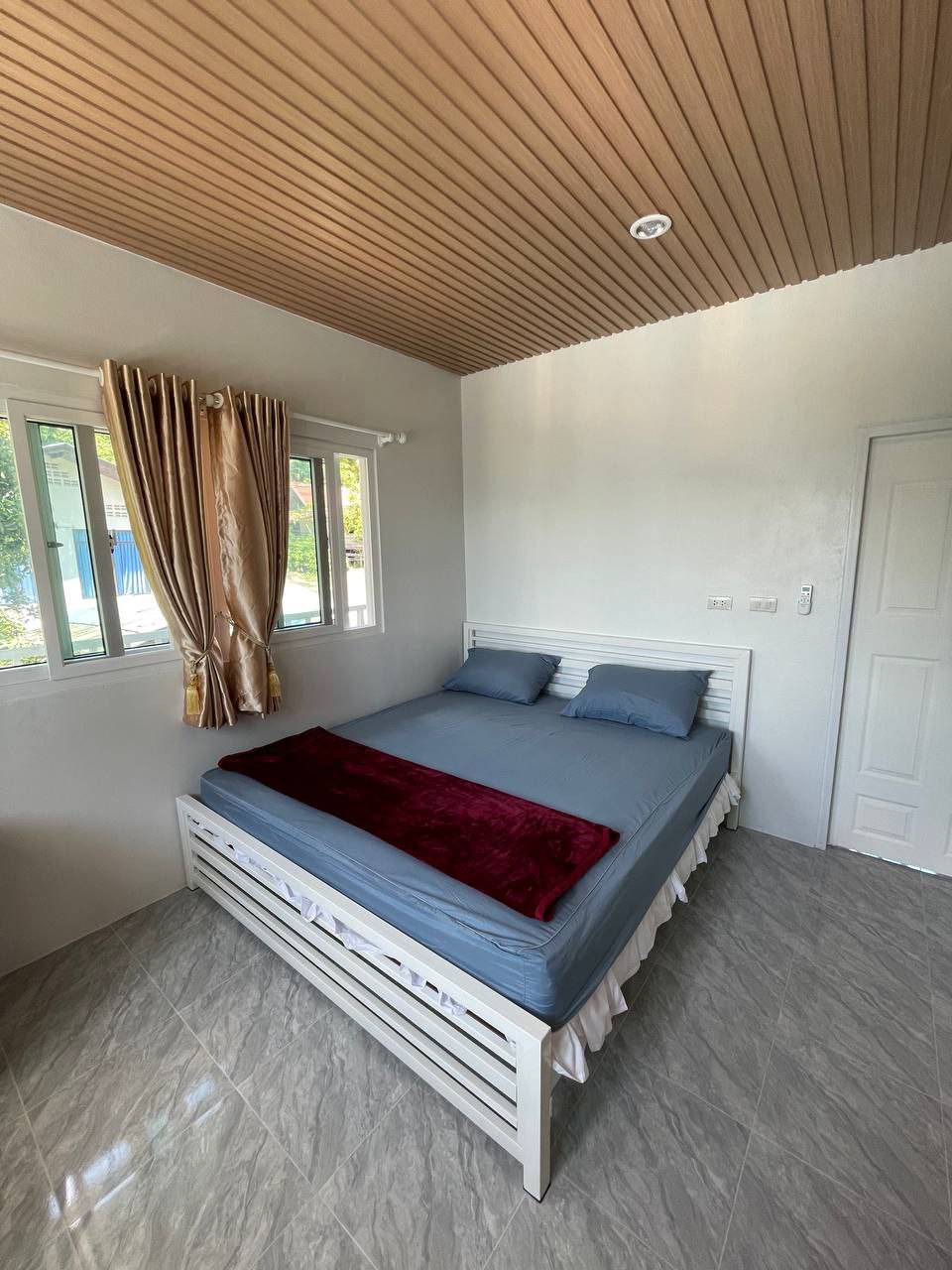 🏡 Bright 2BR House with Sea View