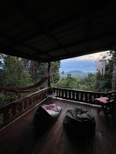 🏡 Bright 2BR House with Sea View