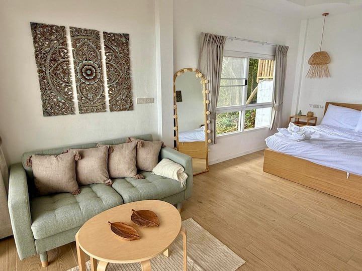 🏡 Cozy 1BR house with shared pool