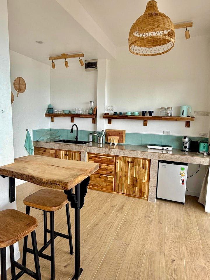 🏡 Cozy 1BR house with shared pool