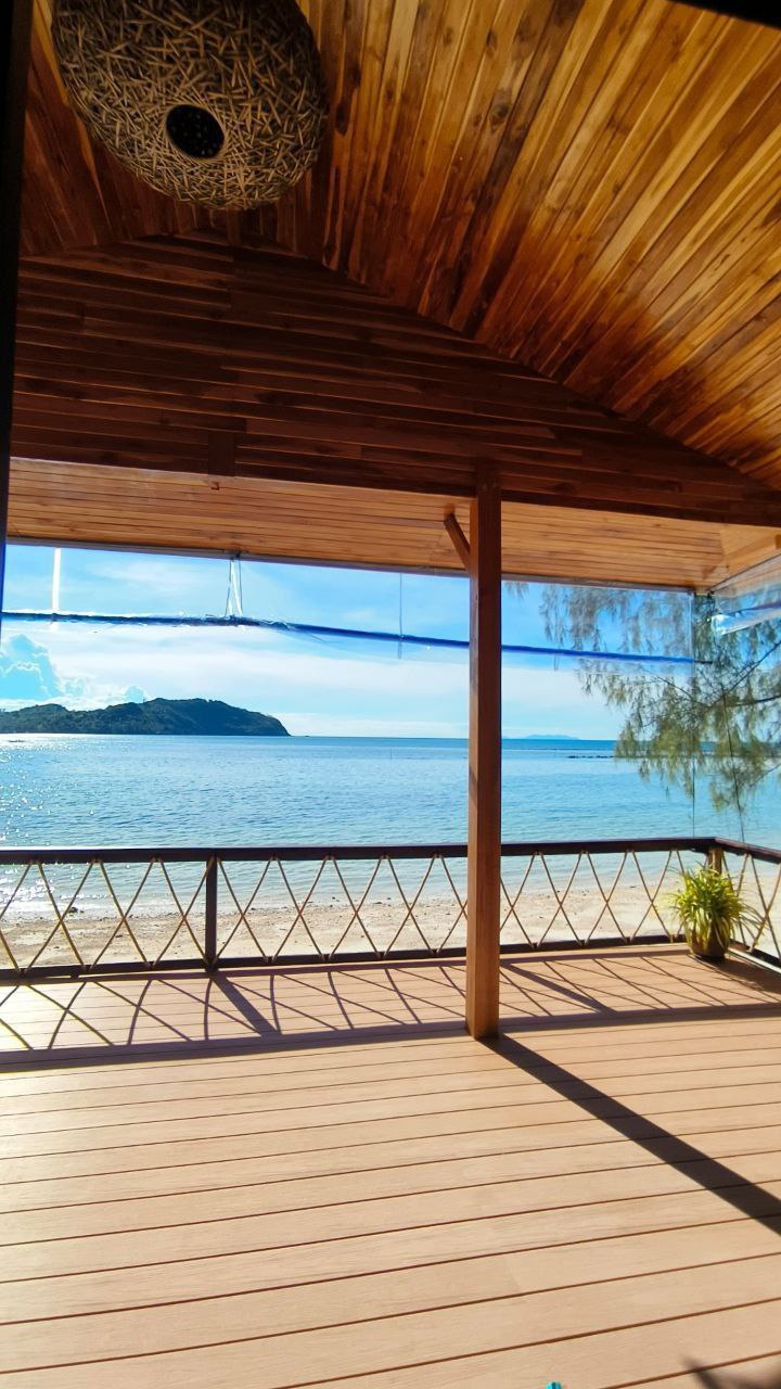 🏡 Spacious 3BR beachfront house