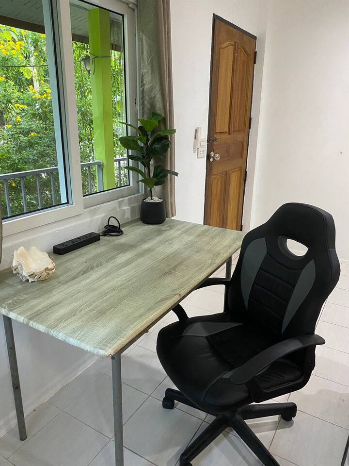 🏡 1BR house with a workspace