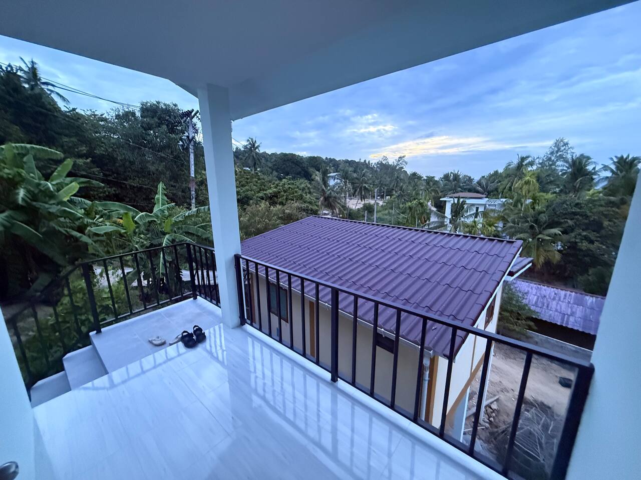 🏡 1BR beachfront house with sea view