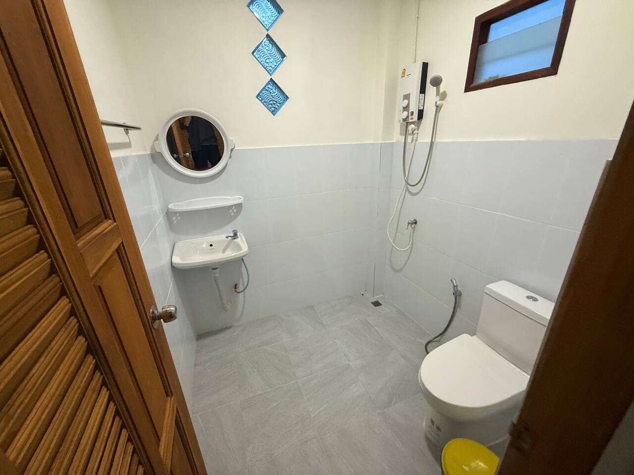 🏡 1BR beachfront house with sea view