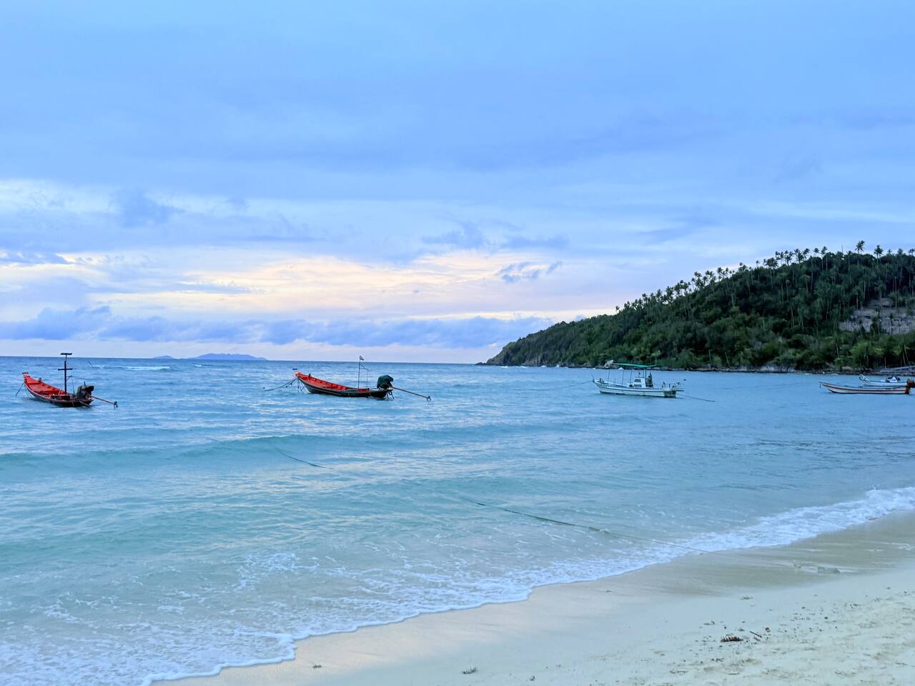 🏡 1BR beachfront house with sea view